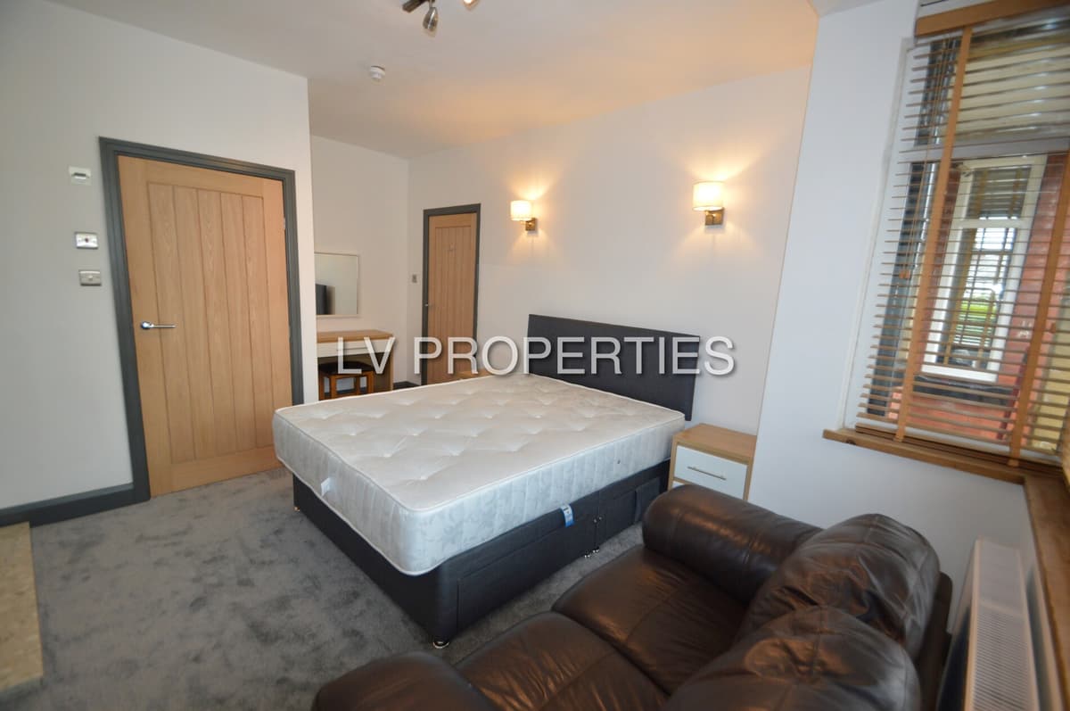 2 bedroom apartment for rent Rokeby Gardens, Leeds, LS6 3JZ | UniHomes