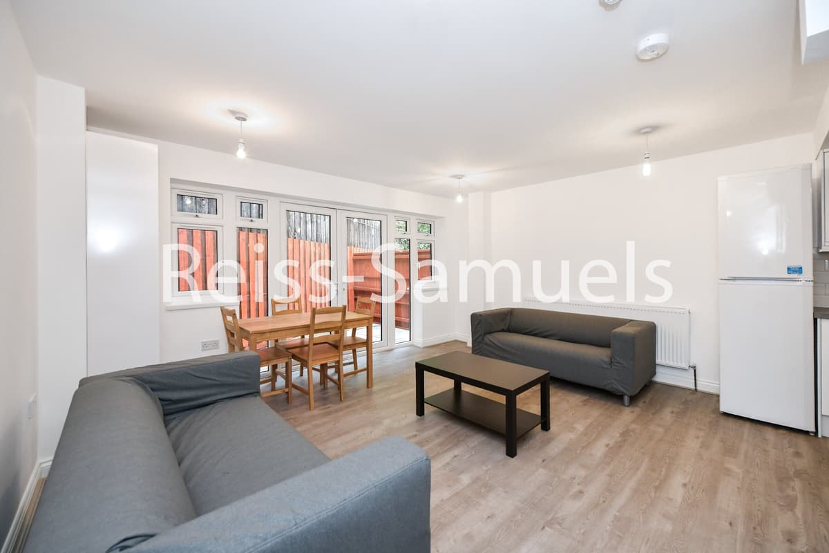 6 bedroom house for rent Ambassador Square London, E14 9UX | UniHomes