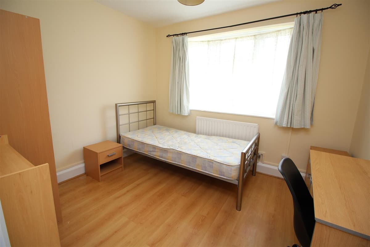 3 bedroom apartment for rent Tenterden Drive, Canterbury, CT2 7BH ...