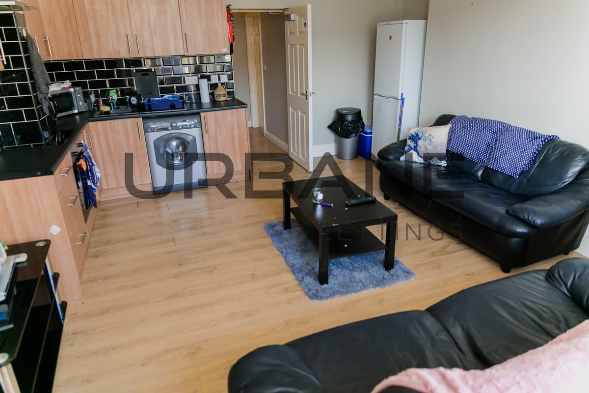 2 bedroom house for rent Belle Vue Road Leeds, LS3 1HG | UniHomes