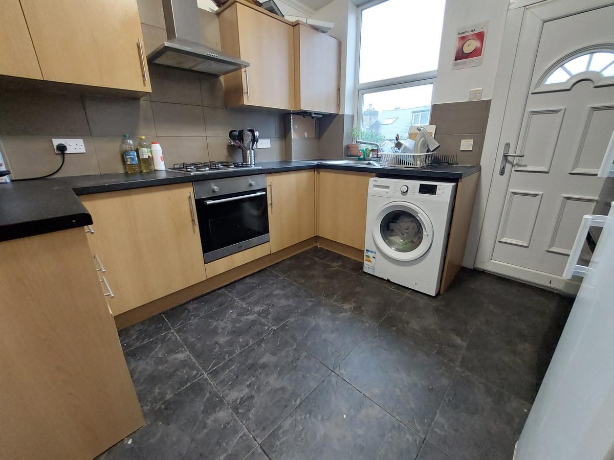 5-bedroom-house-for-rent-bower-road-sheffield-s10-1er-unihomes