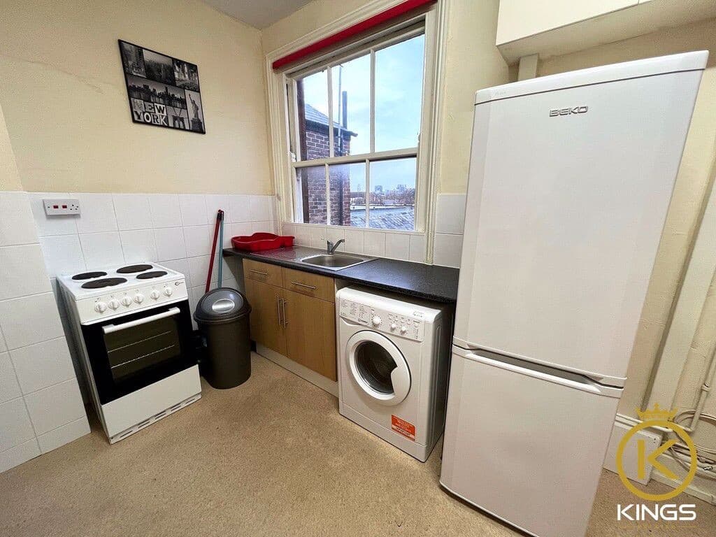 3 Bedroom Student Apartment In Southsea Portsmouth 1790645557 9 Ans 