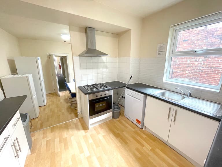 7 bedroom house for rent Crookesmoor Road, Sheffield, S10 1BH | UniHomes